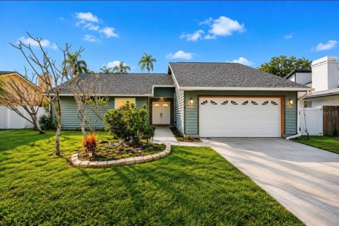 House in Tampa, Florida 3 bedrooms, 156.45 sq.m. № 2220485