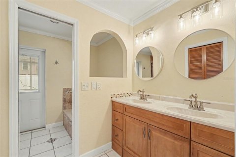 House in Tampa, Florida 3 bedrooms, 156.45 sq.m. № 2220485 - photo 22