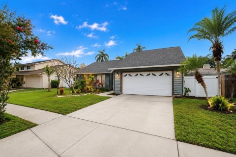 House in Tampa, Florida 3 bedrooms, 156.45 sq.m. № 2220485 - photo 2