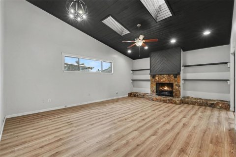House in Tampa, Florida 3 bedrooms, 156.45 sq.m. № 2220485 - photo 6