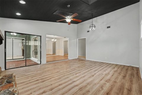 House in Tampa, Florida 3 bedrooms, 156.45 sq.m. № 2220485 - photo 7