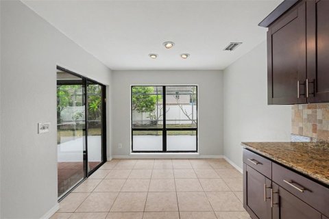 House in Tampa, Florida 3 bedrooms, 156.45 sq.m. № 2220485 - photo 15