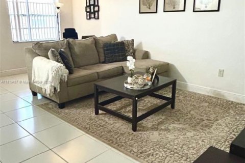 Condominio en venta en Hollywood, Florida, 1 dormitorio, 66.89 m2 № 1761022 - foto 3
