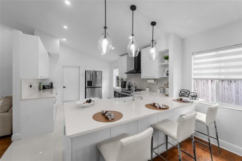 Villa ou maison à vendre à Tampa, Floride: 3 chambres, 144.09 m2 № 2316445 - photo 11