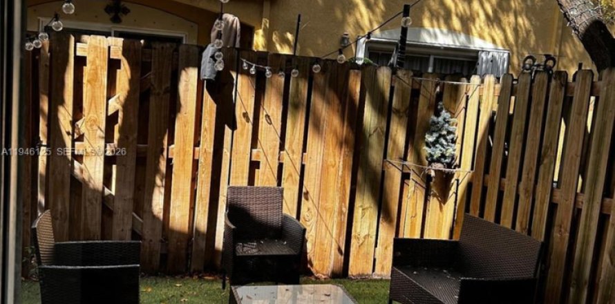 Таунхаус в Дорал, Флорида 3 спальни, 135.82м2 № 2002451