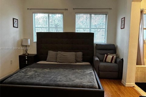 Снять в аренду таунхаус в Дорал, Флорида 3 спальни, 135.82м2, № 2002451 - фото 12