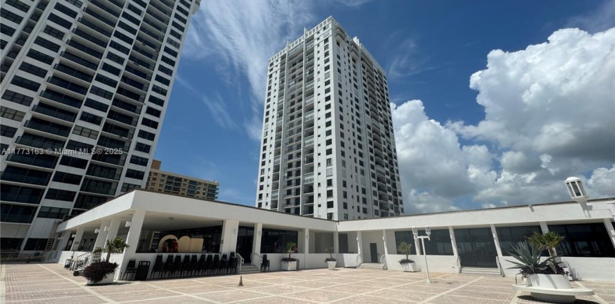 Condo à Hollywood, Floride, 1 chambre № 1704550