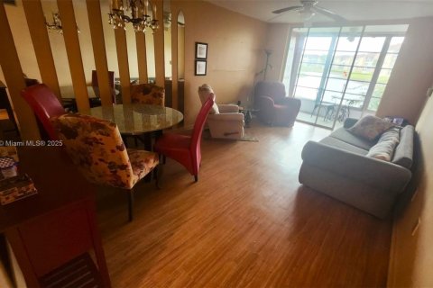 Condo in Sunrise, Florida, 1 bedroom  № 1806488 - photo 8