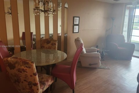Condo in Sunrise, Florida, 1 bedroom  № 1806488 - photo 11