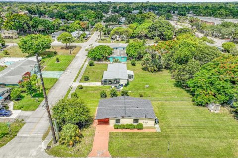 House in SOUTHERN PINES in St. Lucie, Florida 3 bedrooms, 101.26 sq.m. № 1876196 - photo 1