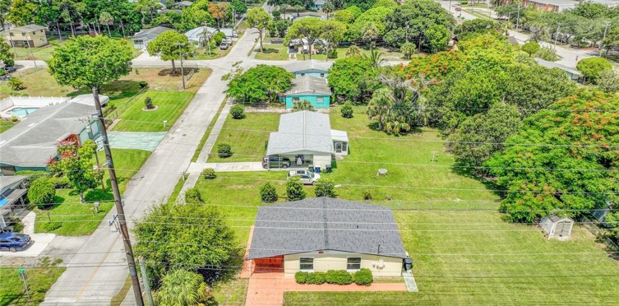 House in SOUTHERN PINES in St. Lucie, Florida 3 bedrooms, 101.26 sq.m. № 1876196