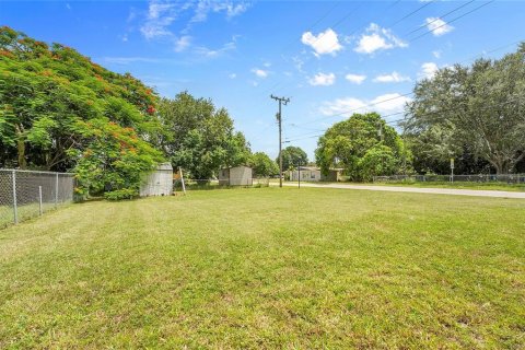 House in SOUTHERN PINES in St. Lucie, Florida 3 bedrooms, 101.26 sq.m. № 1876196 - photo 30