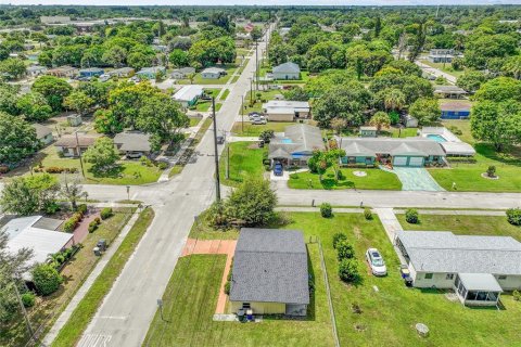 House in SOUTHERN PINES in St. Lucie, Florida 3 bedrooms, 101.26 sq.m. № 1876196 - photo 9