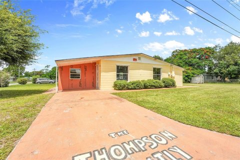 House in SOUTHERN PINES in St. Lucie, Florida 3 bedrooms, 101.26 sq.m. № 1876196 - photo 6