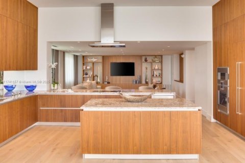 Condo in Miami, Florida, 4 bedrooms № 1985179 - photo 27
