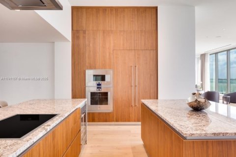 Condo in Miami, Florida, 4 bedrooms № 1985179 - photo 26