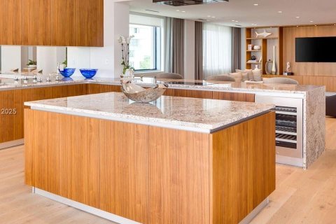 Condo in Miami, Florida, 4 bedrooms № 1985179 - photo 28