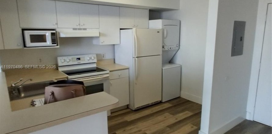 Кондоминиум с 1 спальней в Майами, Флорида № 2031269