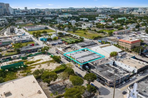 Propiedad comercial en venta en Miami, Florida № 2053404 - foto 4