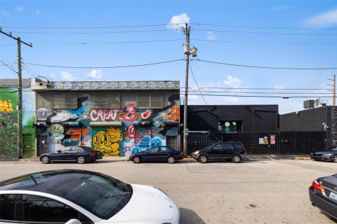 Propiedad comercial en venta en Miami, Florida № 2053404 - foto 9