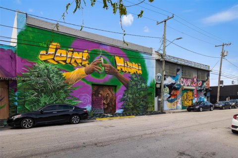 Propiedad comercial en venta en Miami, Florida № 2053404 - foto 11