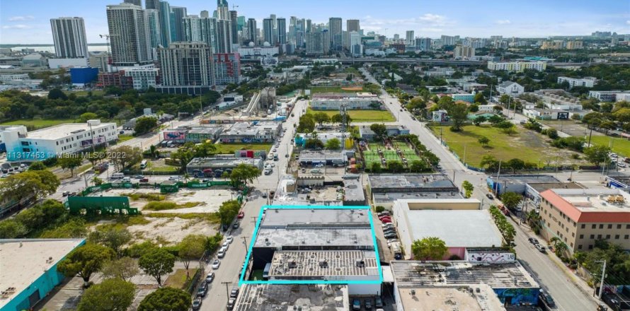 Propiedad comercial en Miami, Florida № 2053404
