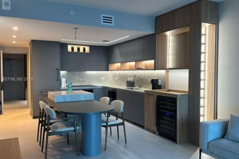 Кондоминиум с 2 спальнями в Майами, Флорида № 1982378