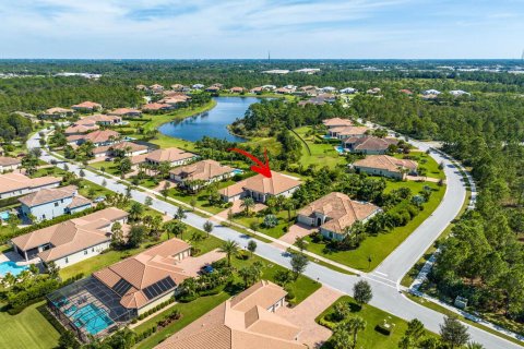 House in Palm City, Florida 3 bedrooms, 339.84 sq.m. № 1091683 - photo 1
