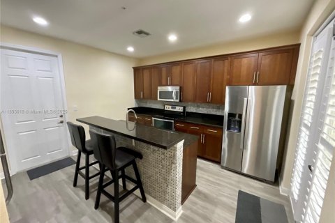 Touwnhouse à vendre à Pembroke Pines, Floride: 4 chambres, 213.68 m2 № 1945163 - photo 12