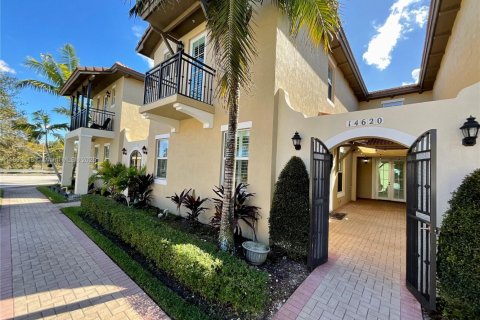 Touwnhouse à vendre à Pembroke Pines, Floride: 4 chambres, 213.68 m2 № 1945163 - photo 5