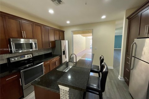 Touwnhouse à vendre à Pembroke Pines, Floride: 4 chambres, 213.68 m2 № 1945163 - photo 13
