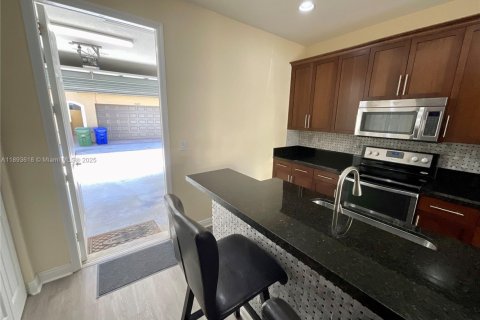 Touwnhouse à vendre à Pembroke Pines, Floride: 4 chambres, 213.68 m2 № 1945163 - photo 15