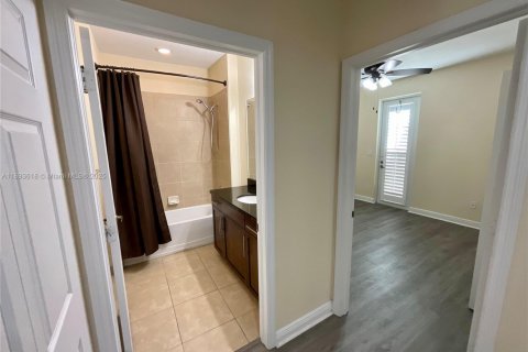 Touwnhouse à vendre à Pembroke Pines, Floride: 4 chambres, 213.68 m2 № 1945163 - photo 19