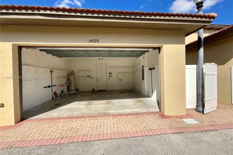 Touwnhouse à vendre à Pembroke Pines, Floride: 4 chambres, 213.68 m2 № 1945163 - photo 17