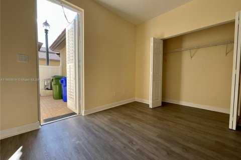 Touwnhouse à vendre à Pembroke Pines, Floride: 4 chambres, 213.68 m2 № 1945163 - photo 21