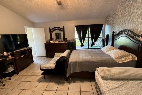 House in Kissimmee, Florida 4 bedrooms, 182.83 sq.m. № 1873385 - photo 24