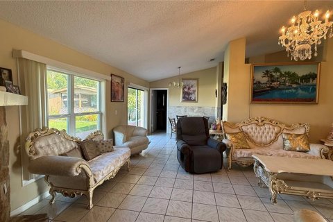 House in Kissimmee, Florida 4 bedrooms, 182.83 sq.m. № 1873385 - photo 10