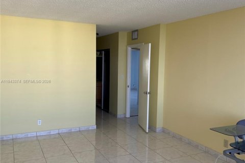 Купить кондоминиум в Холливуд, Флорида 2 спальни, 117.99м2, № 2088776 - фото 17