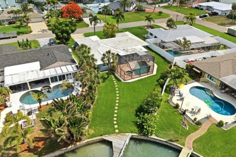 Casa en venta en Saint Petersburg, Florida, 3 dormitorios, 200.58 m2 № 2099720 - foto 6