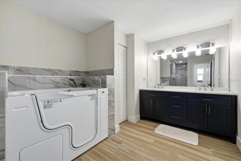 Casa en venta en Saint Petersburg, Florida, 3 dormitorios, 200.58 m2 № 2099720 - foto 18