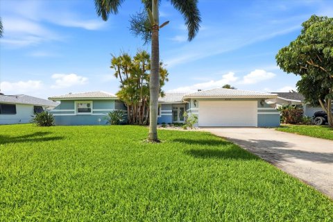 House in Saint Petersburg, Florida 3 bedrooms, 200.58 sq.m. № 2099720