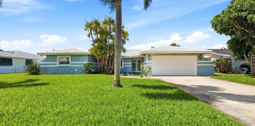 Casa en Saint Petersburg, Florida 3 dormitorios, 200.58 m2 № 2099720