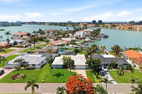 Casa en venta en Saint Petersburg, Florida, 3 dormitorios, 200.58 m2 № 2099720 - foto 4