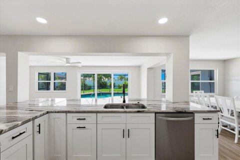 Casa en venta en Saint Petersburg, Florida, 3 dormitorios, 200.58 m2 № 2099720 - foto 12
