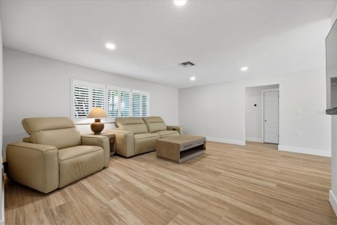 Casa en venta en Saint Petersburg, Florida, 3 dormitorios, 200.58 m2 № 2099720 - foto 30