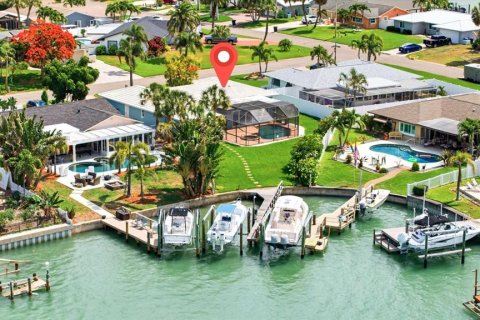 Casa en venta en Saint Petersburg, Florida, 3 dormitorios, 200.58 m2 № 2099720 - foto 3