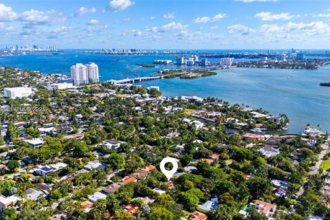 Casa en alquiler en Miami, Florida, 2 dormitorios, 123.93 m2 № 1993797 - foto 2