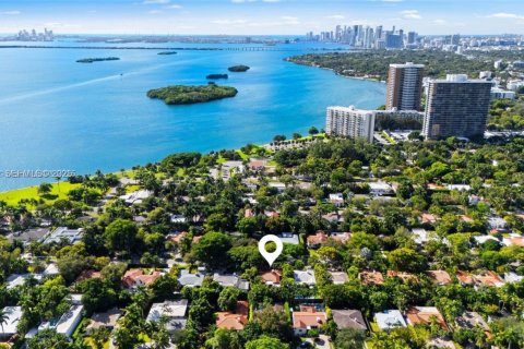 Casa en alquiler en Miami, Florida, 2 dormitorios, 123.93 m2 № 1993797 - foto 1