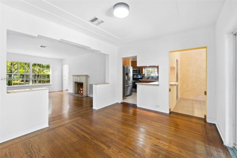 Casa en alquiler en Miami, Florida, 2 dormitorios, 123.93 m2 № 1993797 - foto 10