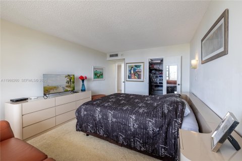 Condo in Hallandale Beach, Florida, 1 bedroom  № 2028101 - photo 12